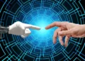 kunstig intelligens - menneskehånd møder AI-hånd